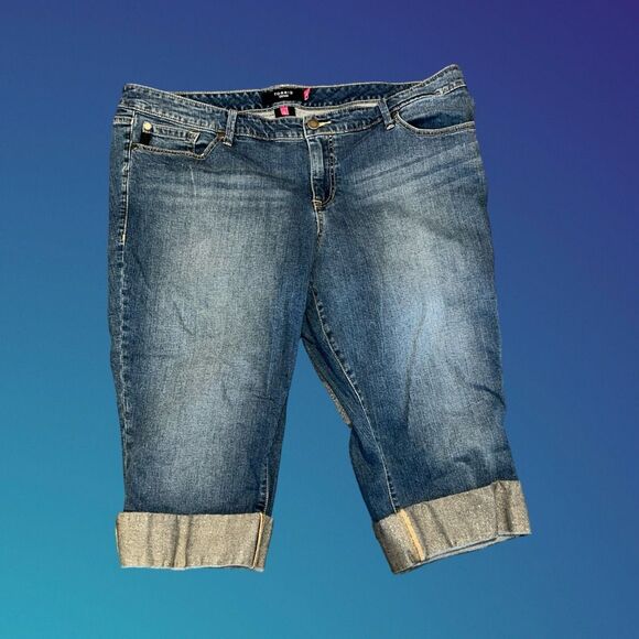 Plus Size Torrid Capri Glitter Cuff Denim Capris Size 24 #66 - Picture 1 of 5